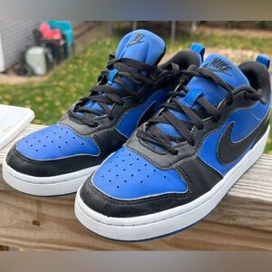 Nike low dunk boroughs youth size 5